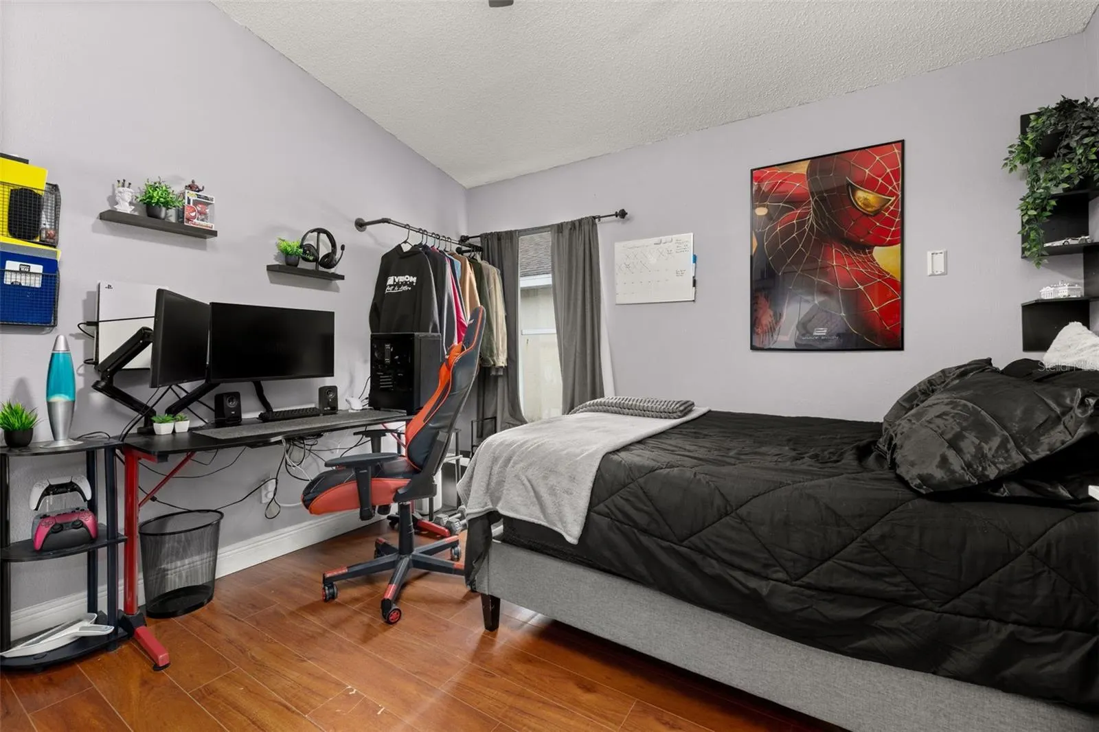 211 LOCKBREEZE DR