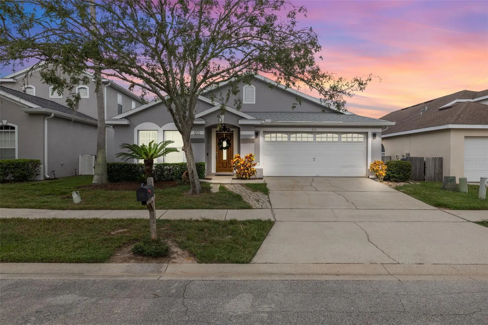 211 LOCKBREEZE DR