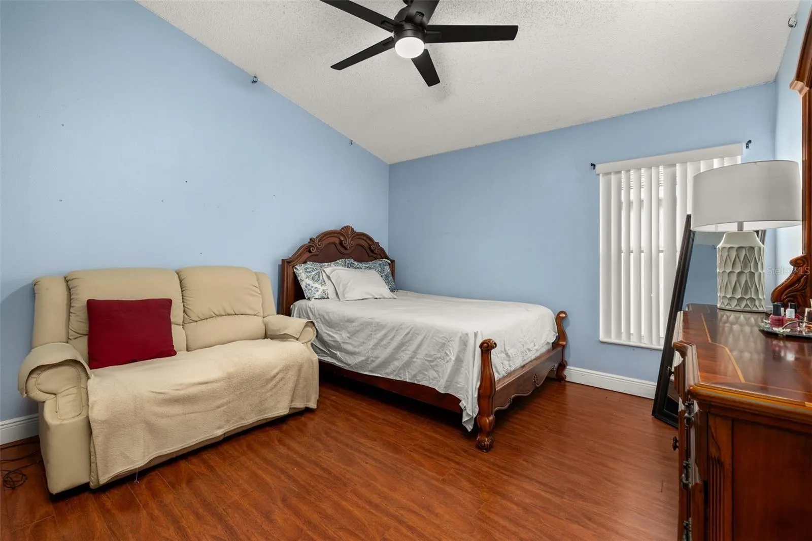 211 LOCKBREEZE DR
