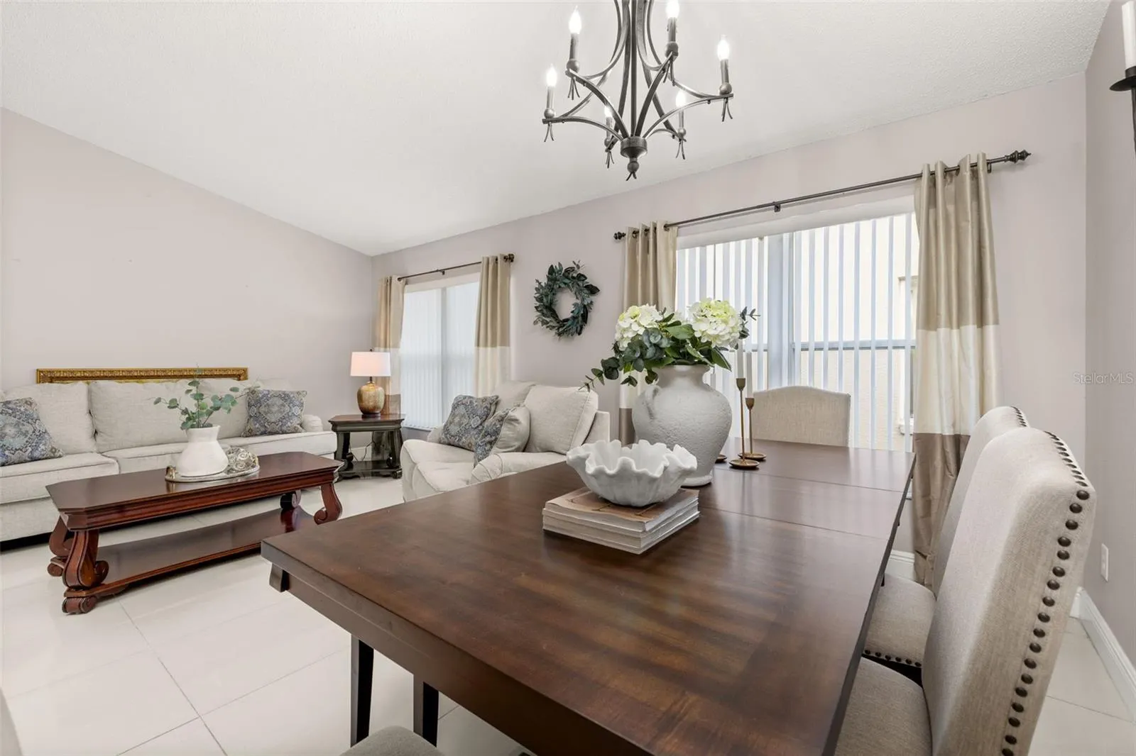 211 LOCKBREEZE DR
