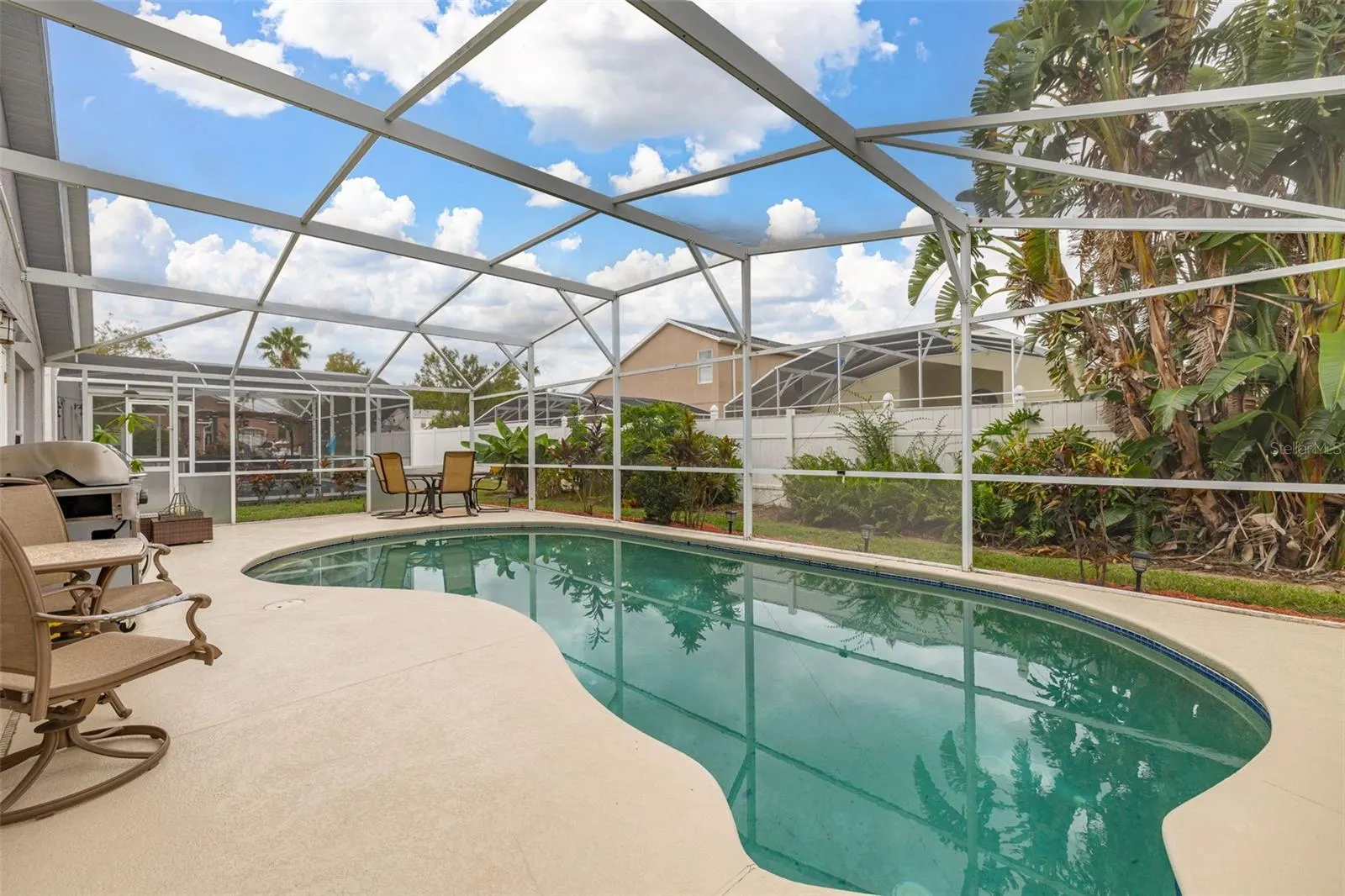 211 LOCKBREEZE DR
