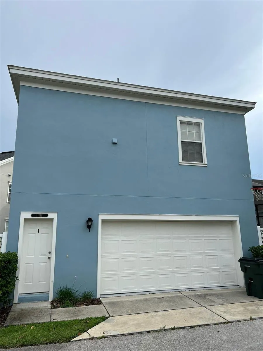 1111 OSCAR SQ #B, #B