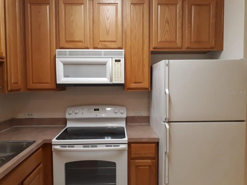 1111 OSCAR SQ #B, #B