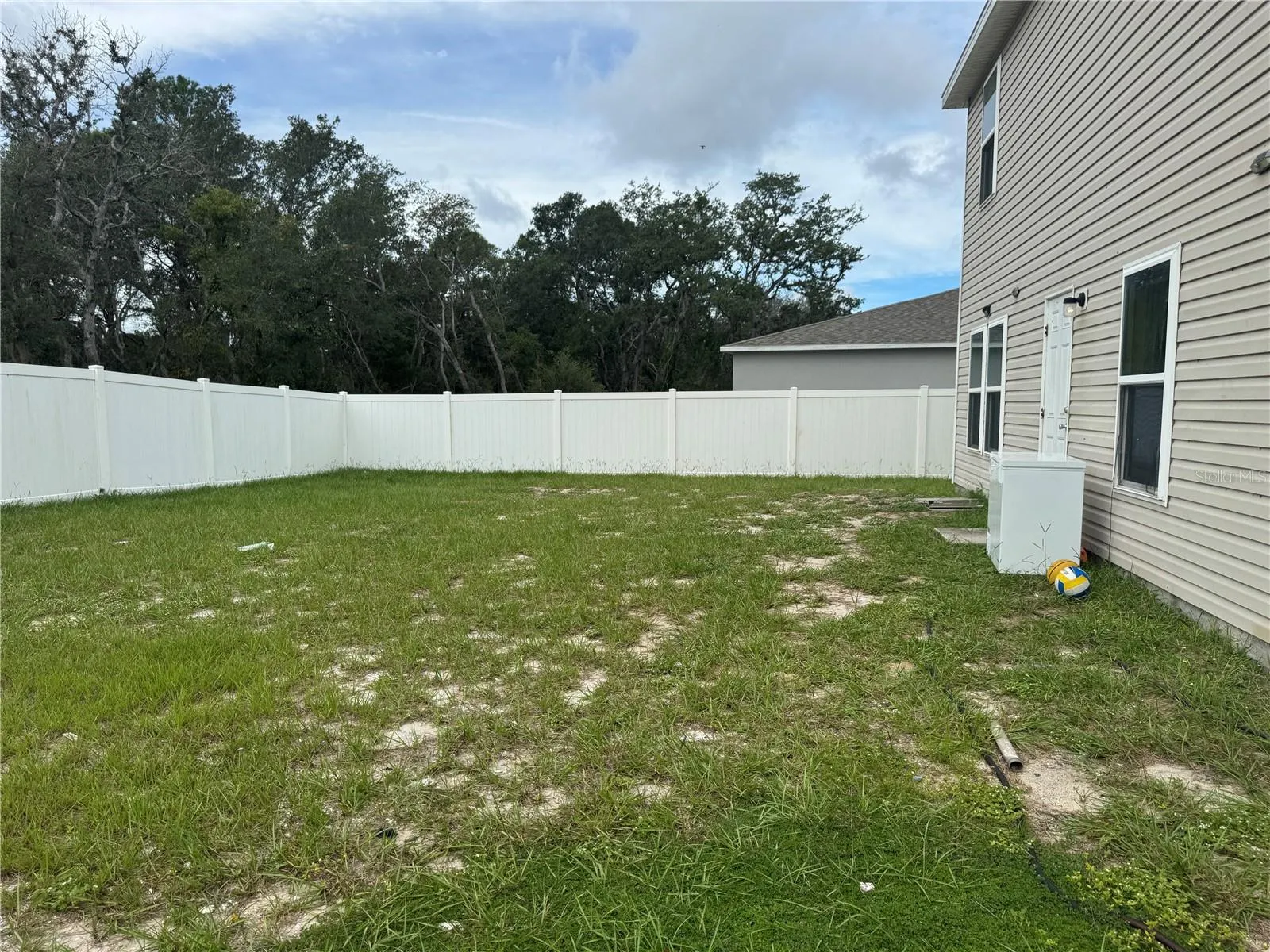 256 BEGONIA LN