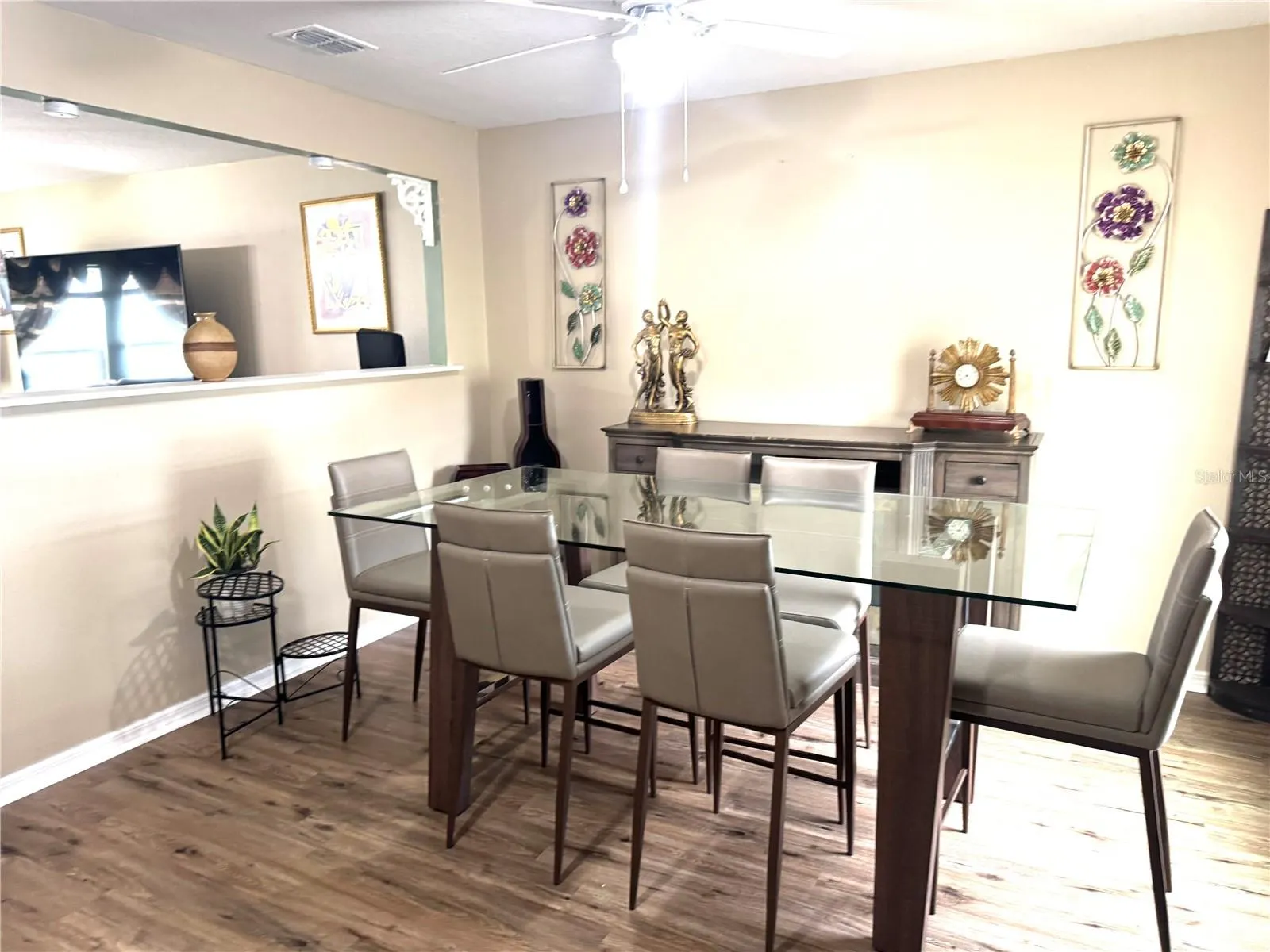 256 BEGONIA LN