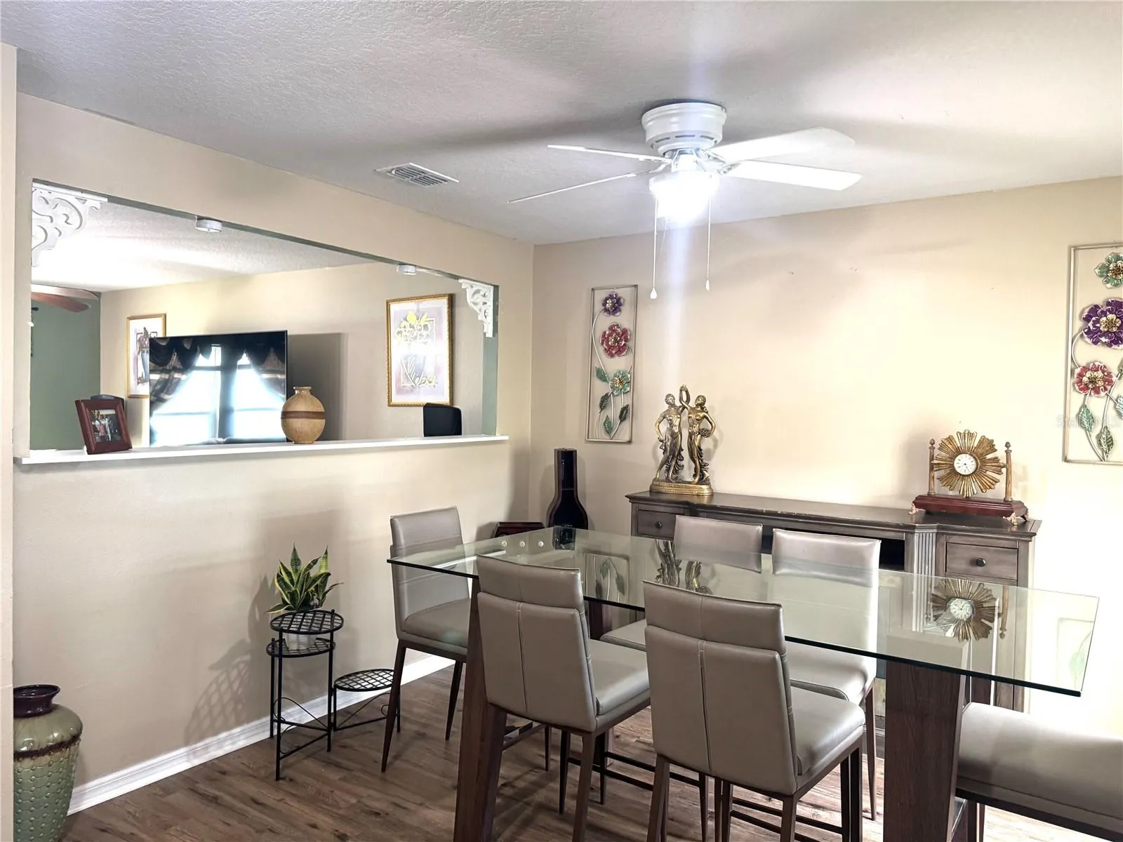 256 BEGONIA LN