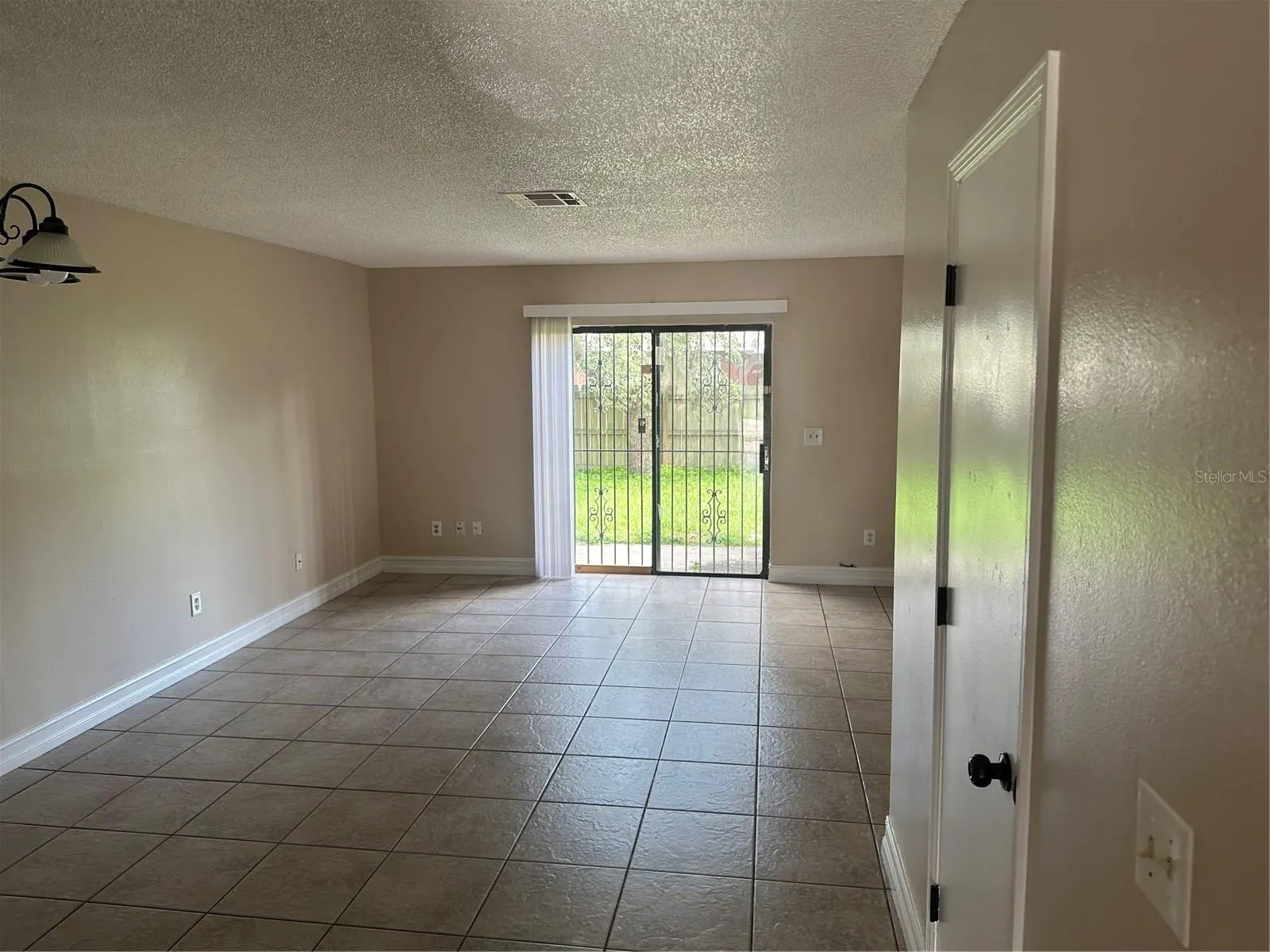 135 JONES LN #B, #B