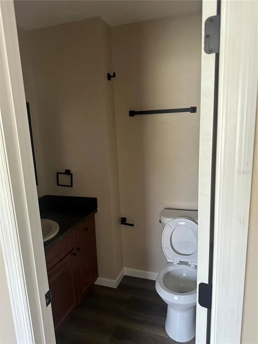 135 JONES LN #B, #B