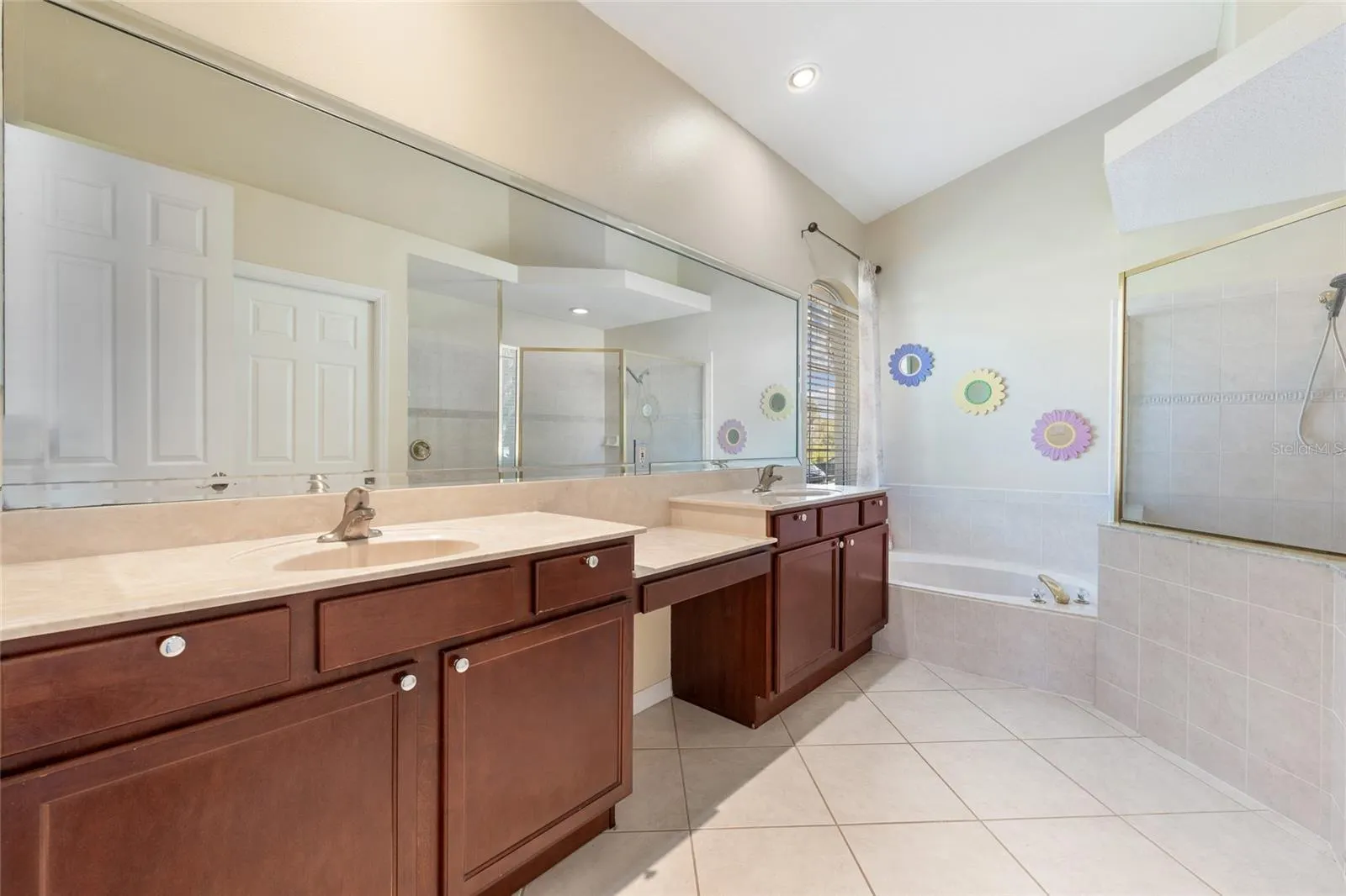 3330 EARLE CT