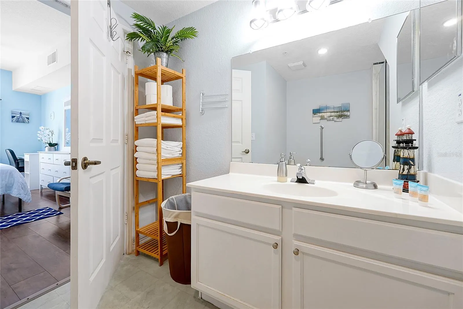 2618 LODI CIRCLE #102, #102