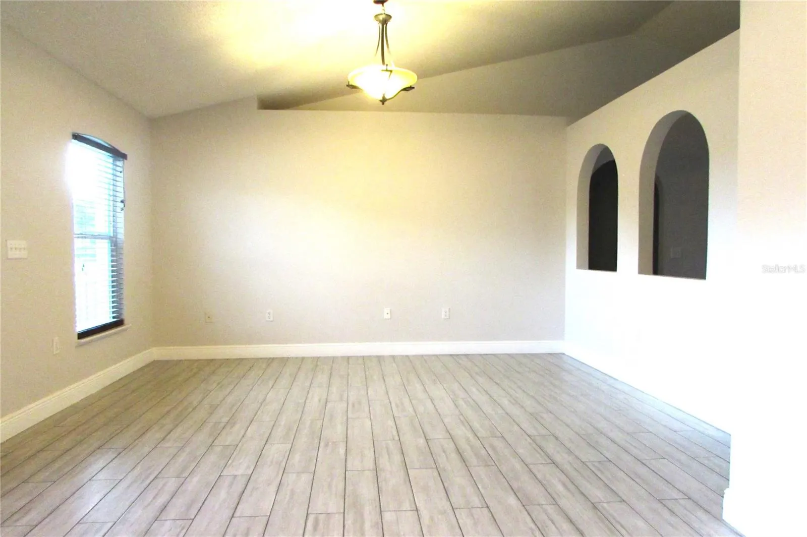 1812 HUDSON CT