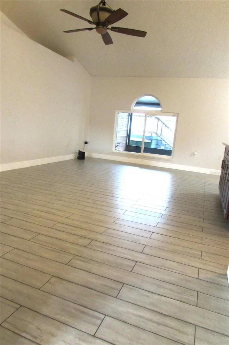 1812 HUDSON CT