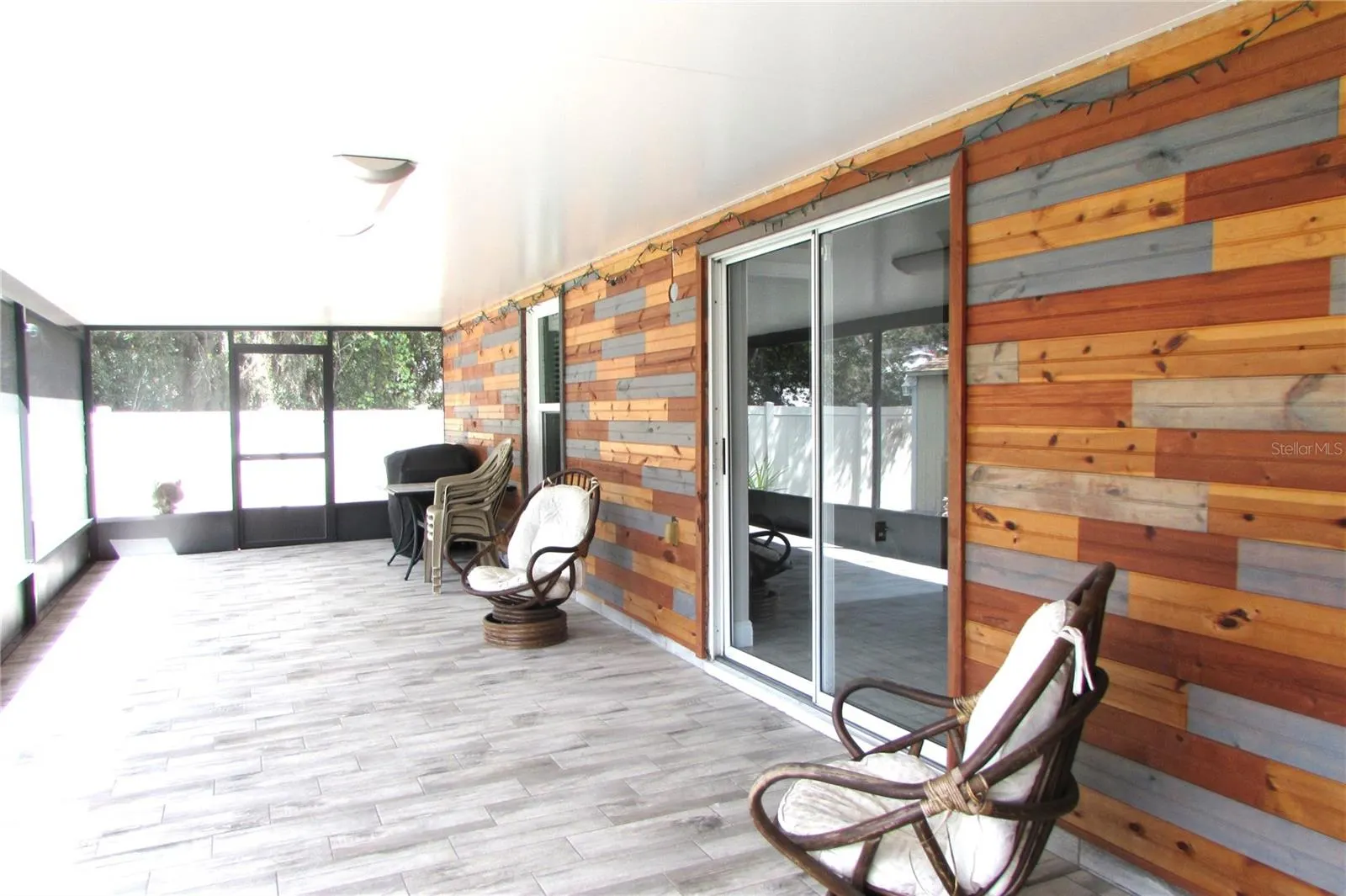 1812 HUDSON CT
