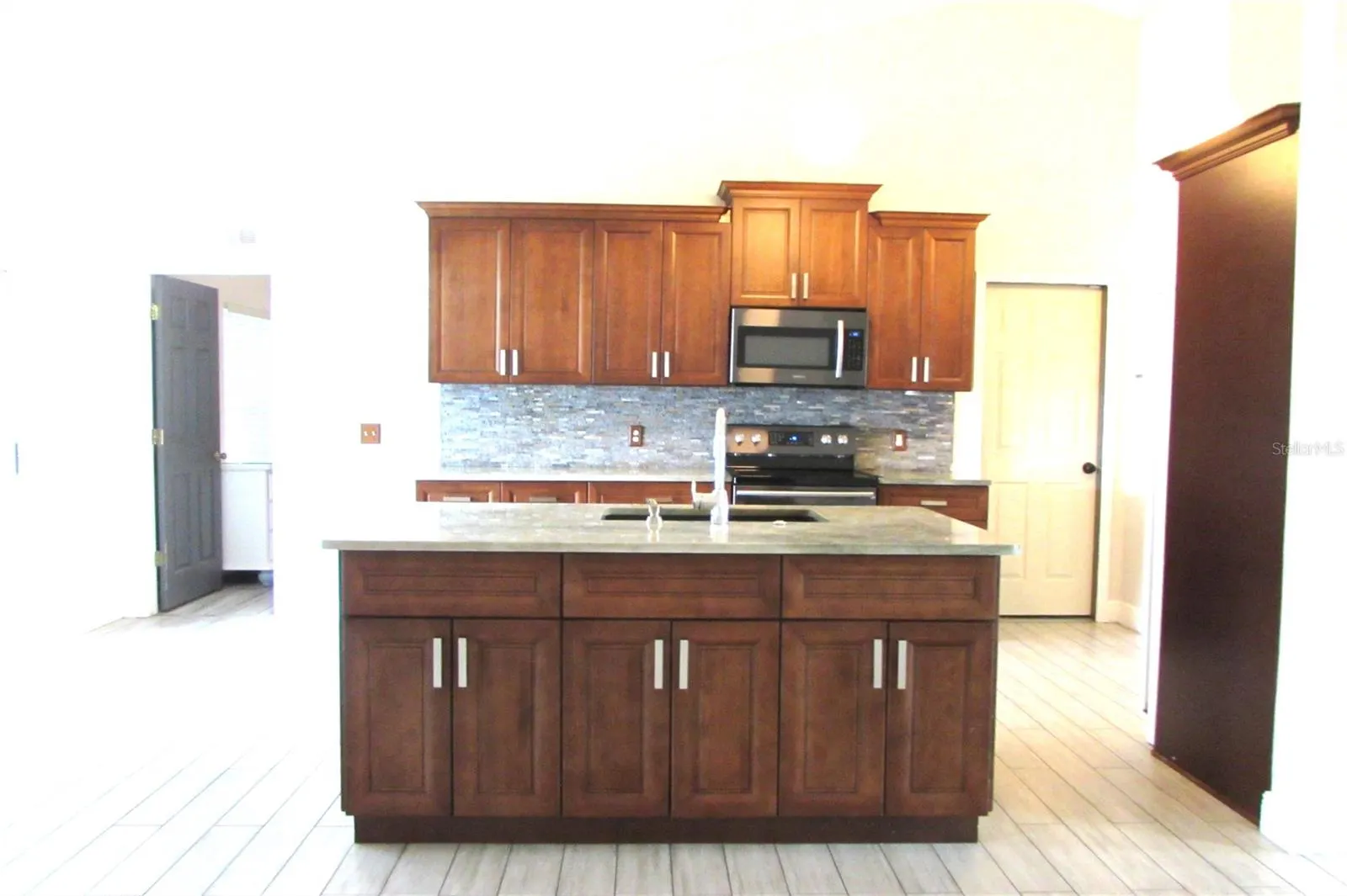 1812 HUDSON CT