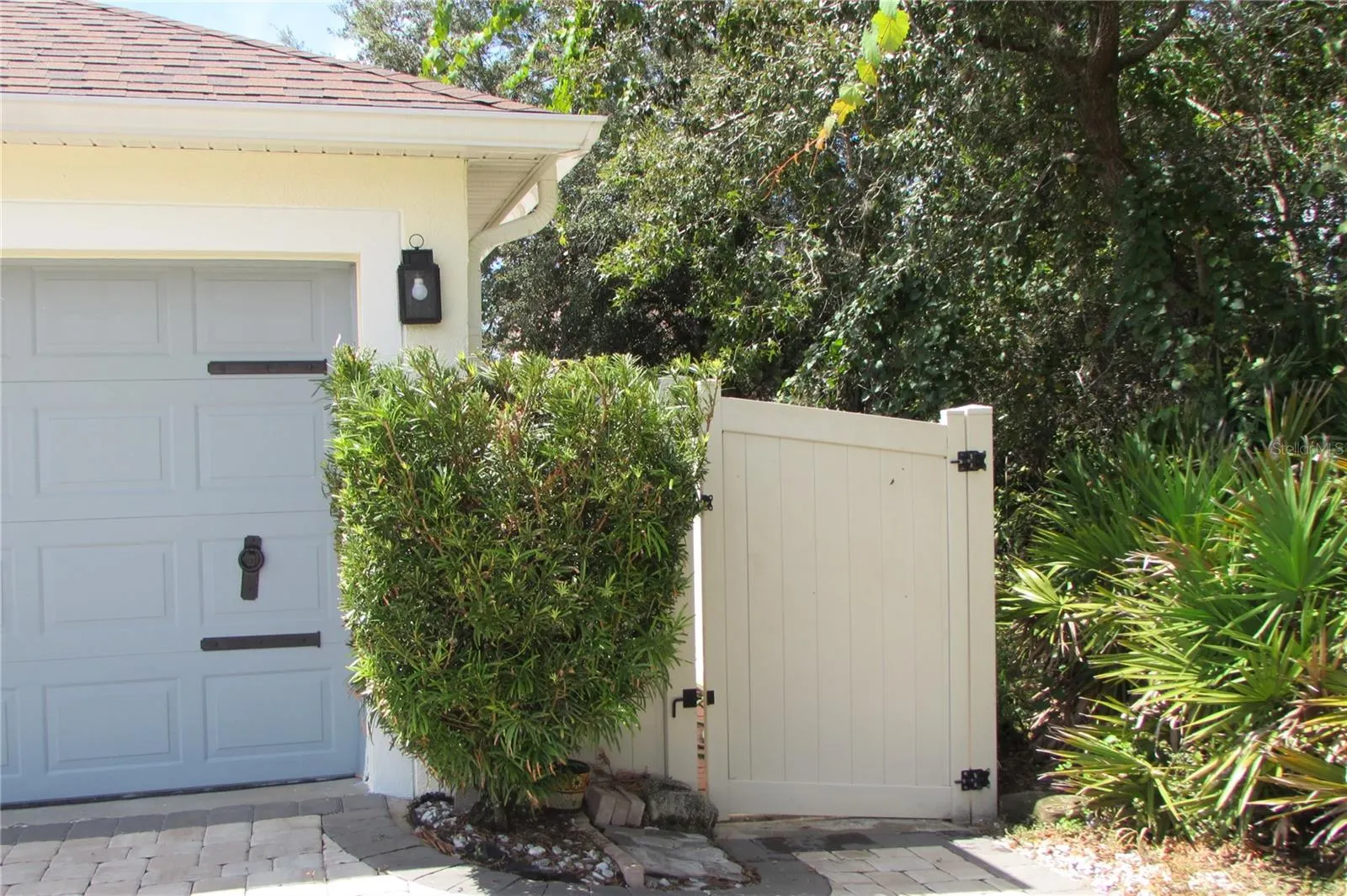 1812 HUDSON CT