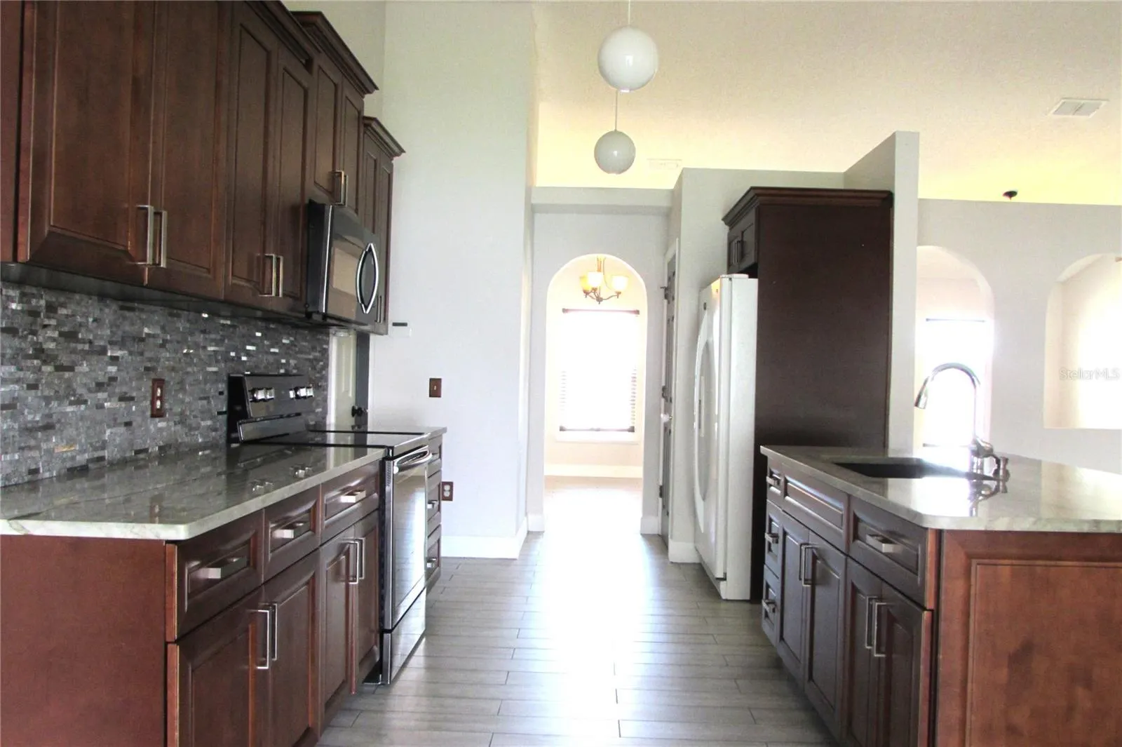 1812 HUDSON CT
