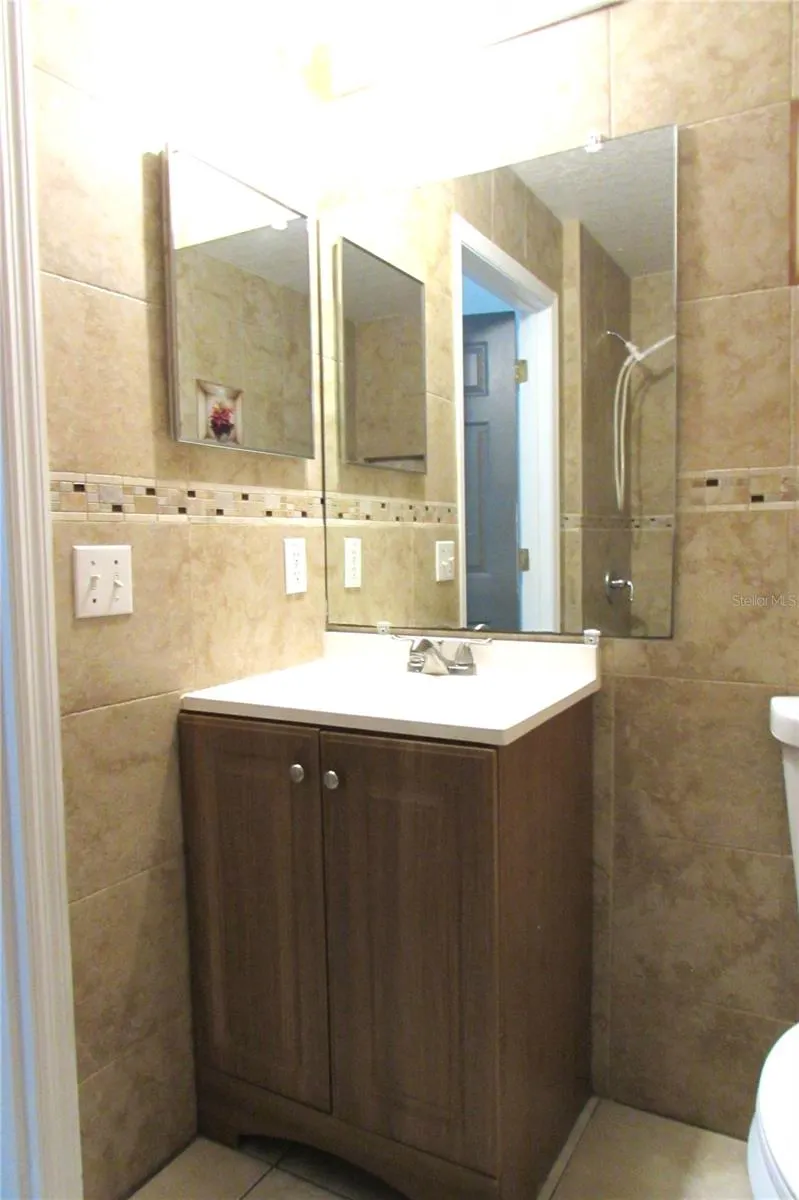 1812 HUDSON CT