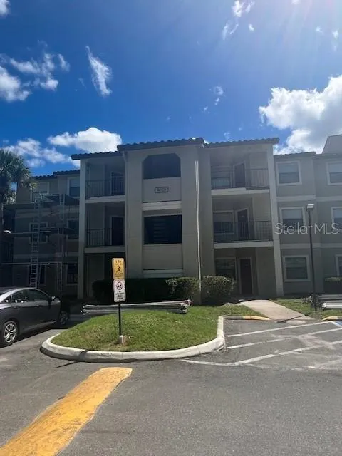 3028 PARKWAY BLVD #203, #203