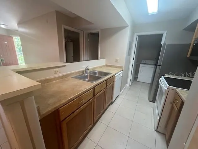3028 PARKWAY BLVD #203, #203