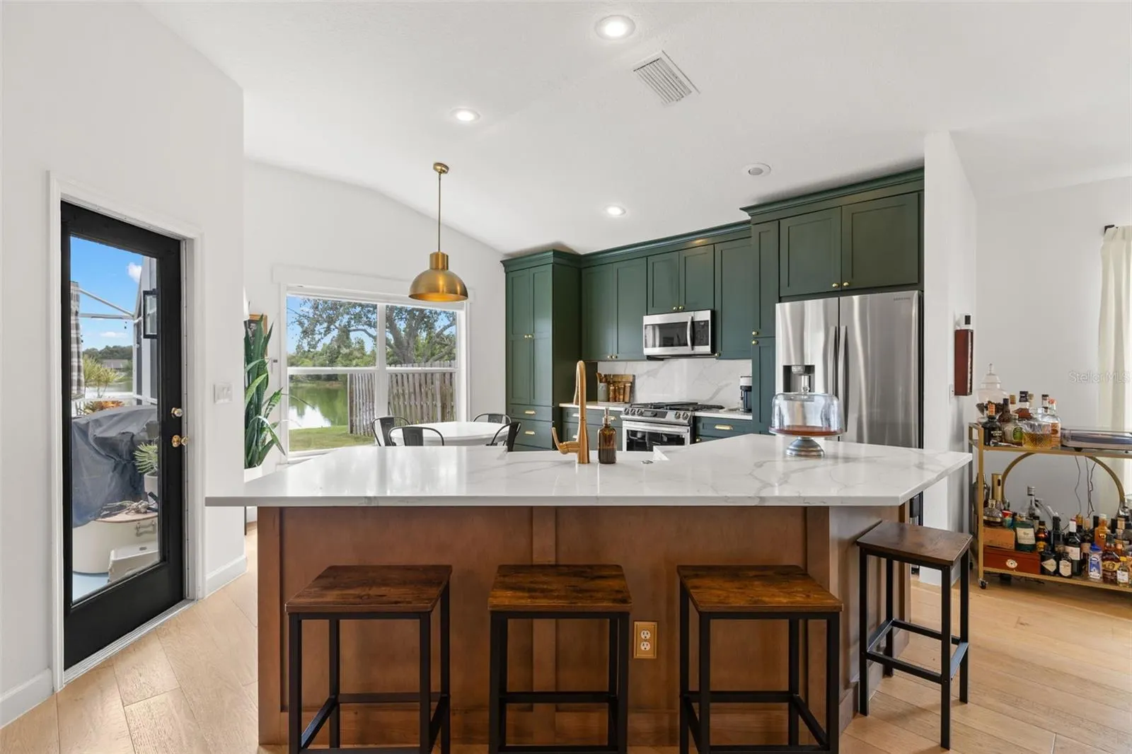 870 BAYOU VIEW DR