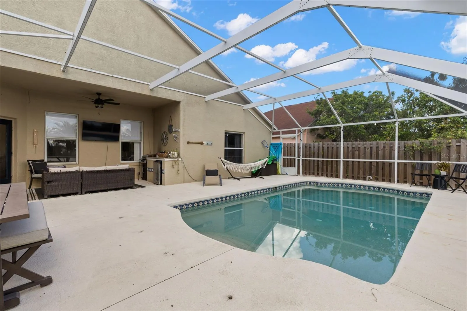 870 BAYOU VIEW DR
