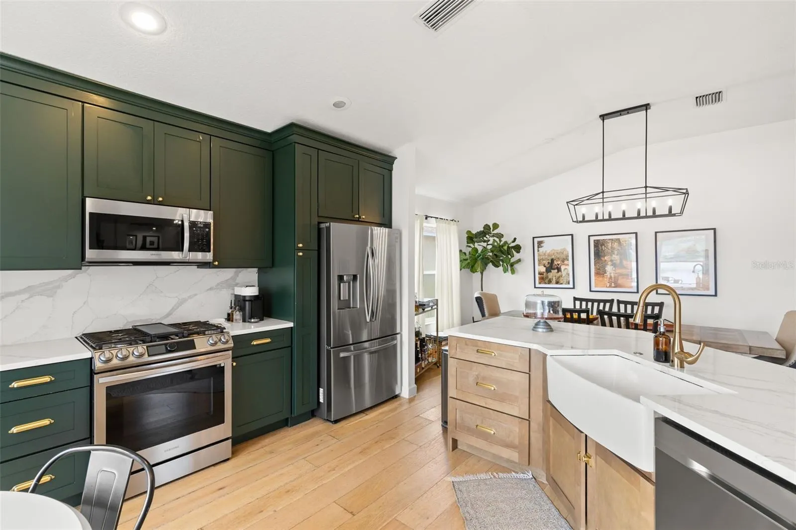 870 BAYOU VIEW DR