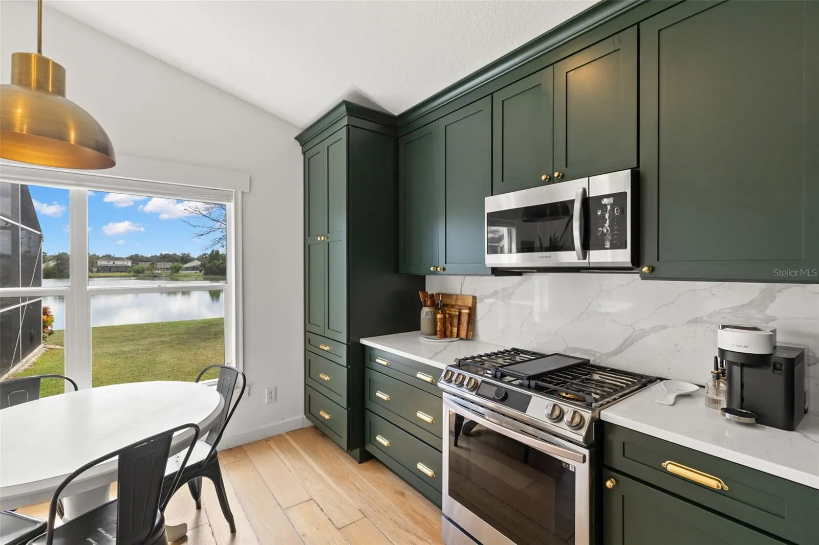 870 BAYOU VIEW DR