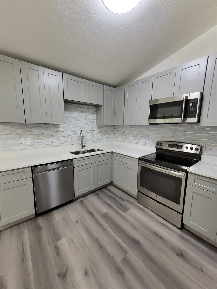 332 CORNWALLIS CT
