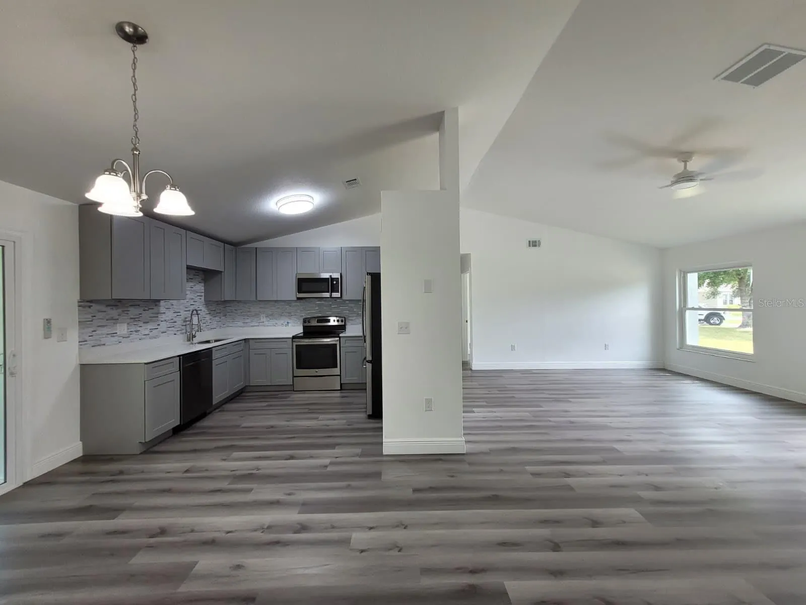 332 CORNWALLIS CT
