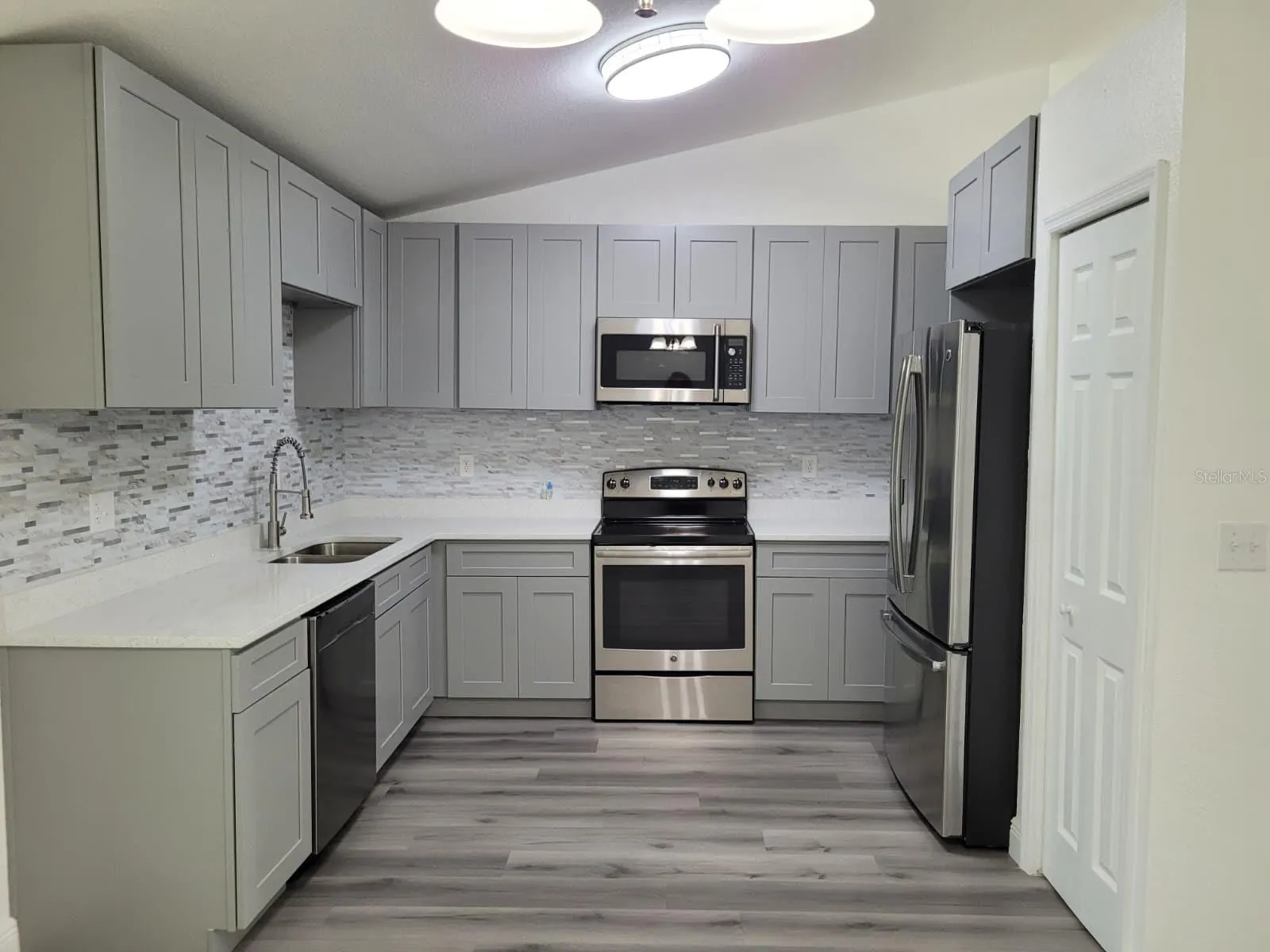 332 CORNWALLIS CT