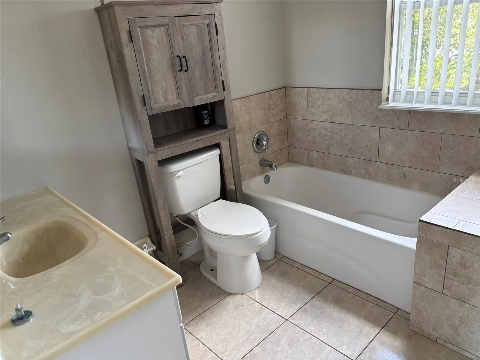 246 DAWN CT