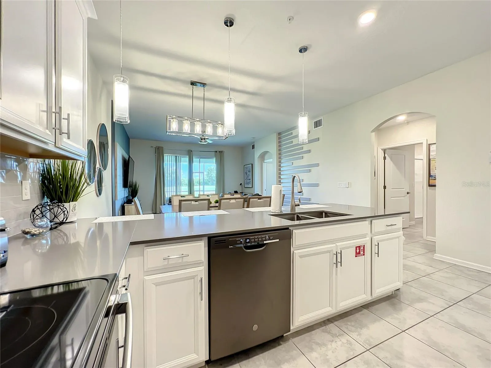 747 OCEAN COURSE AVE #747, #747