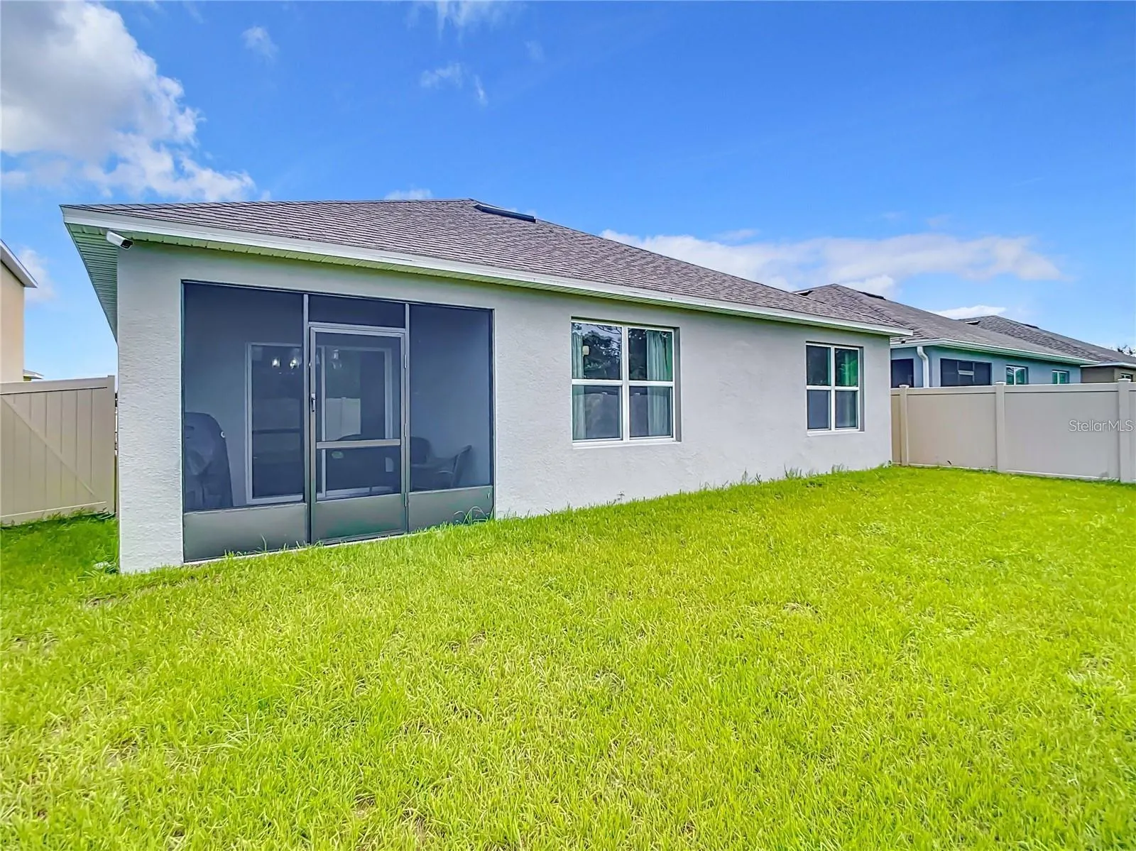 2774 SUNKISSED DR