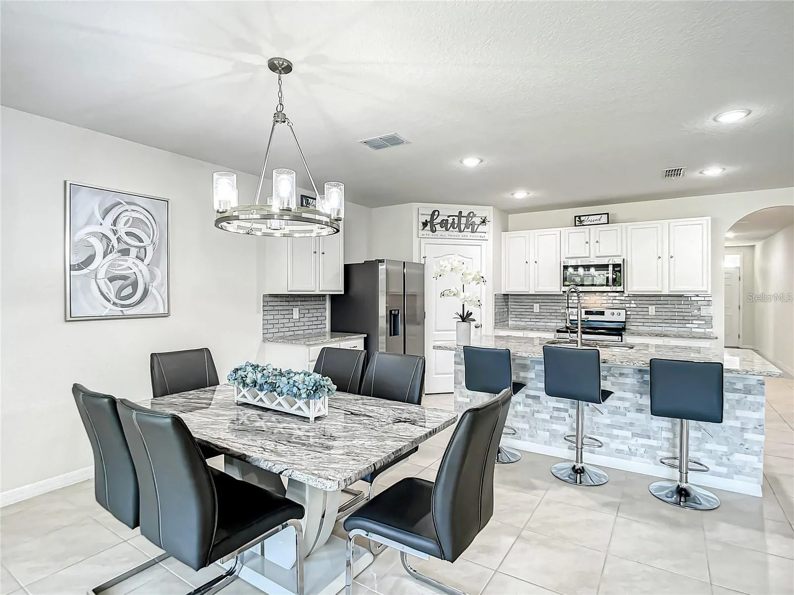 2774 SUNKISSED DR