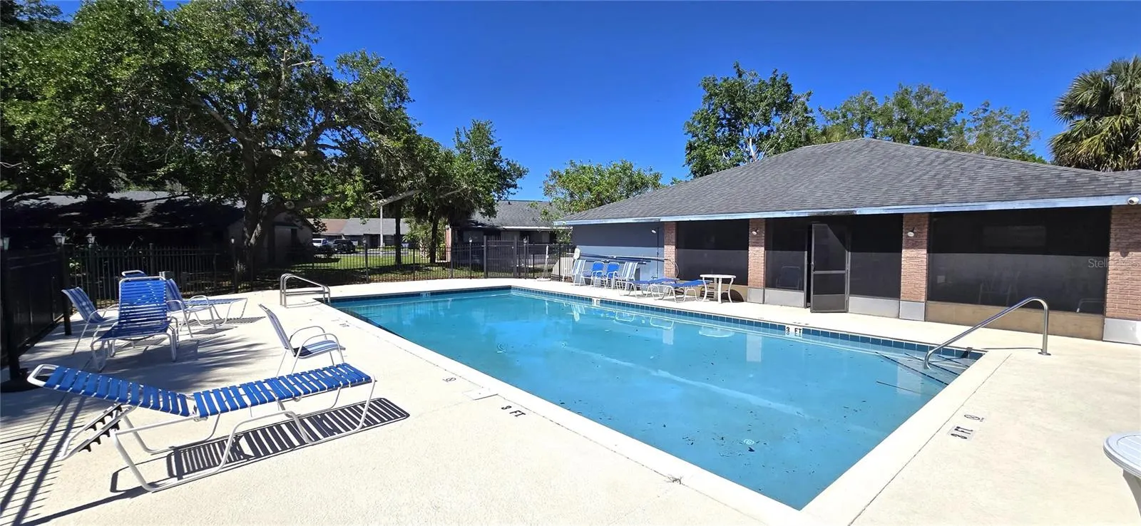 2781 KING OAK CIR