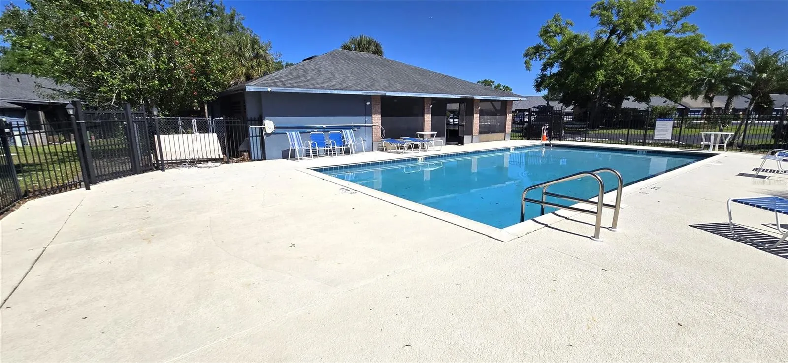 2781 KING OAK CIR