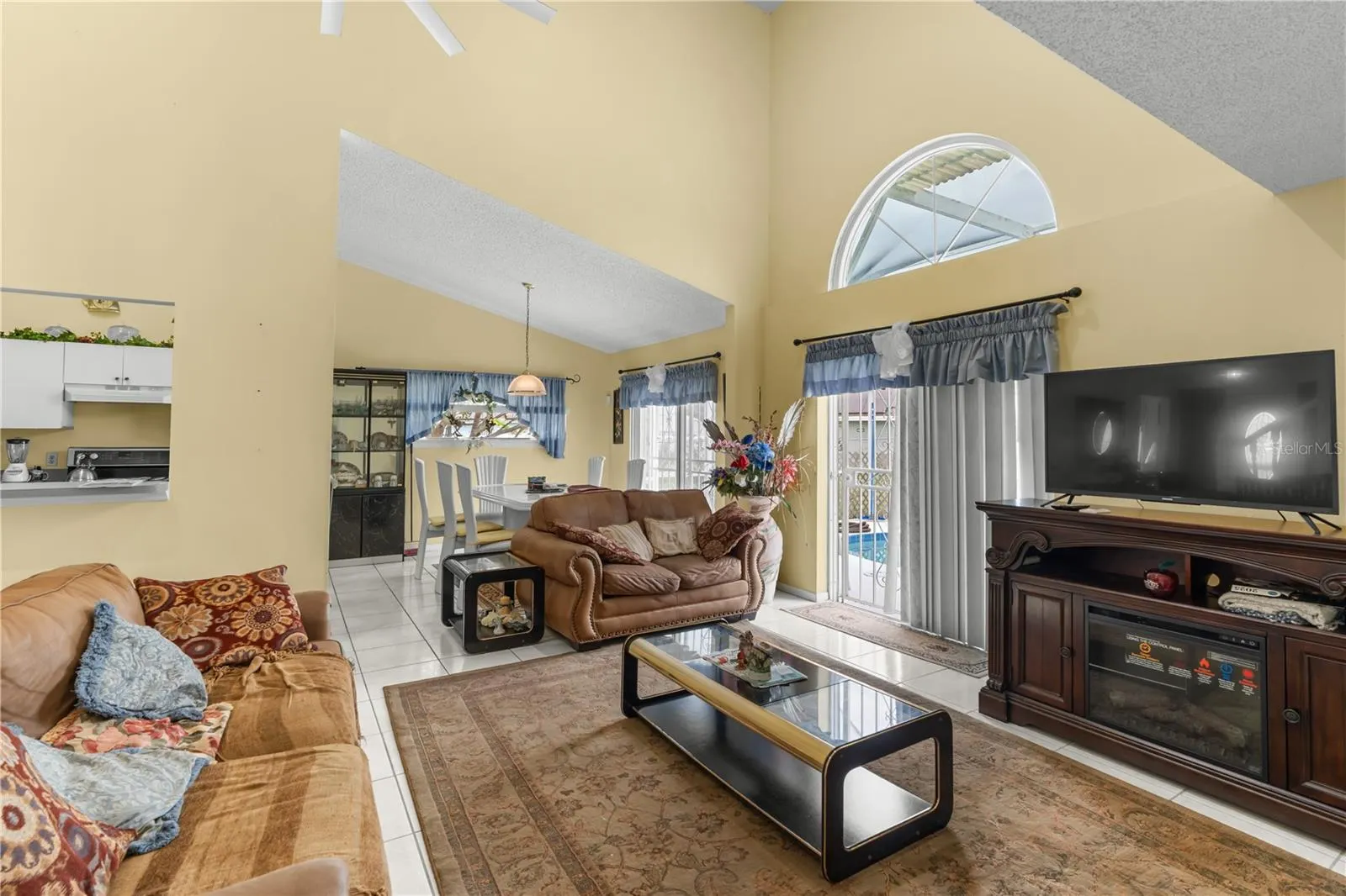321 EDGEWOOD CT