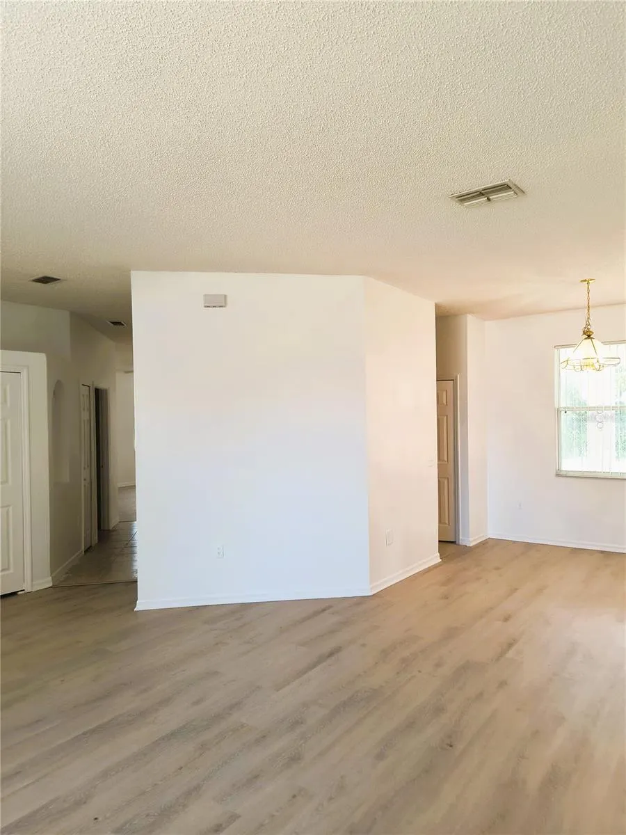 366 AYLESBURY CT