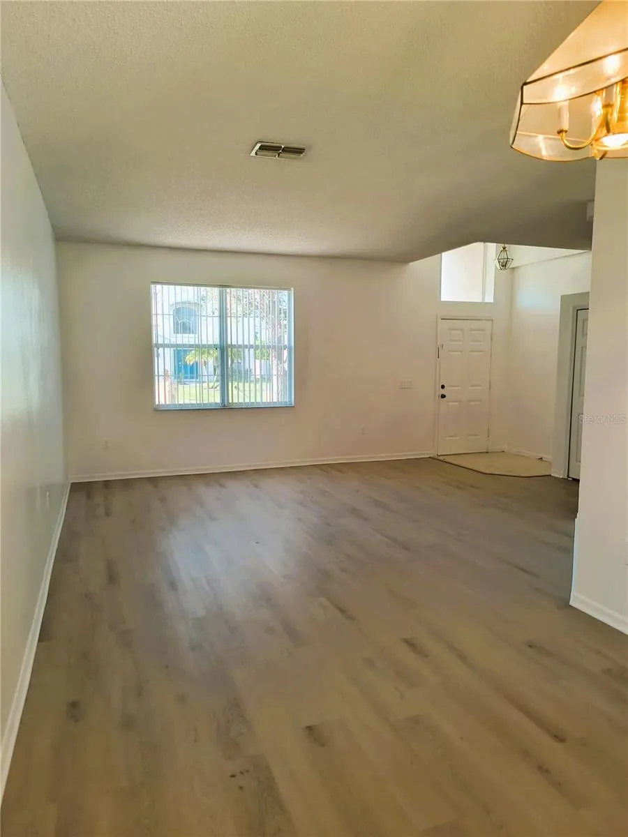 366 AYLESBURY CT