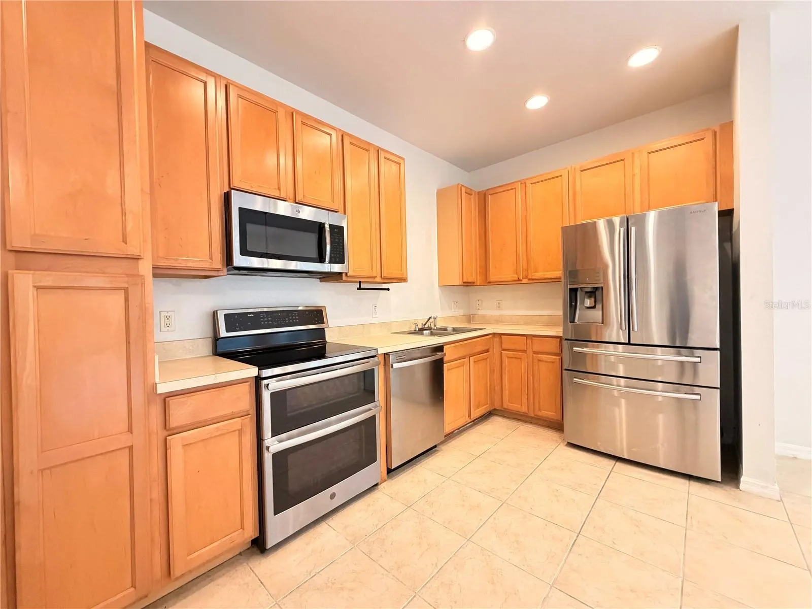 2374 CARAVELLE CIR