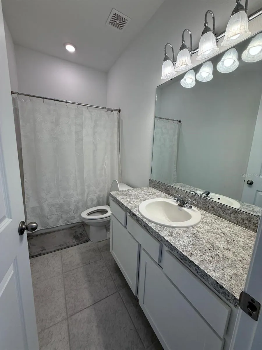 452 HENNEPIN LOOP