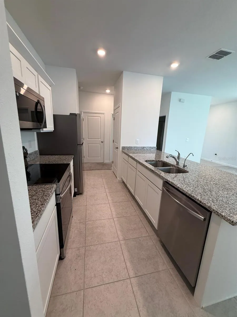 452 HENNEPIN LOOP