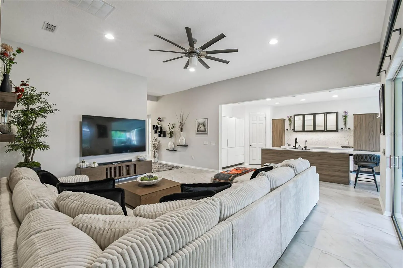 790 CARMEL LN