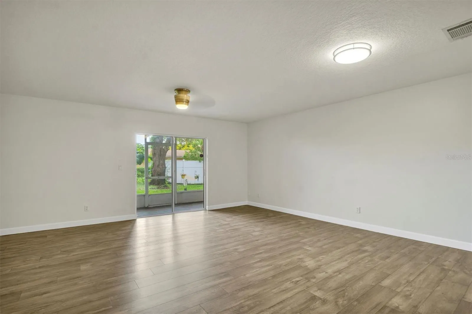2304 ISLE ROYALE CT SE