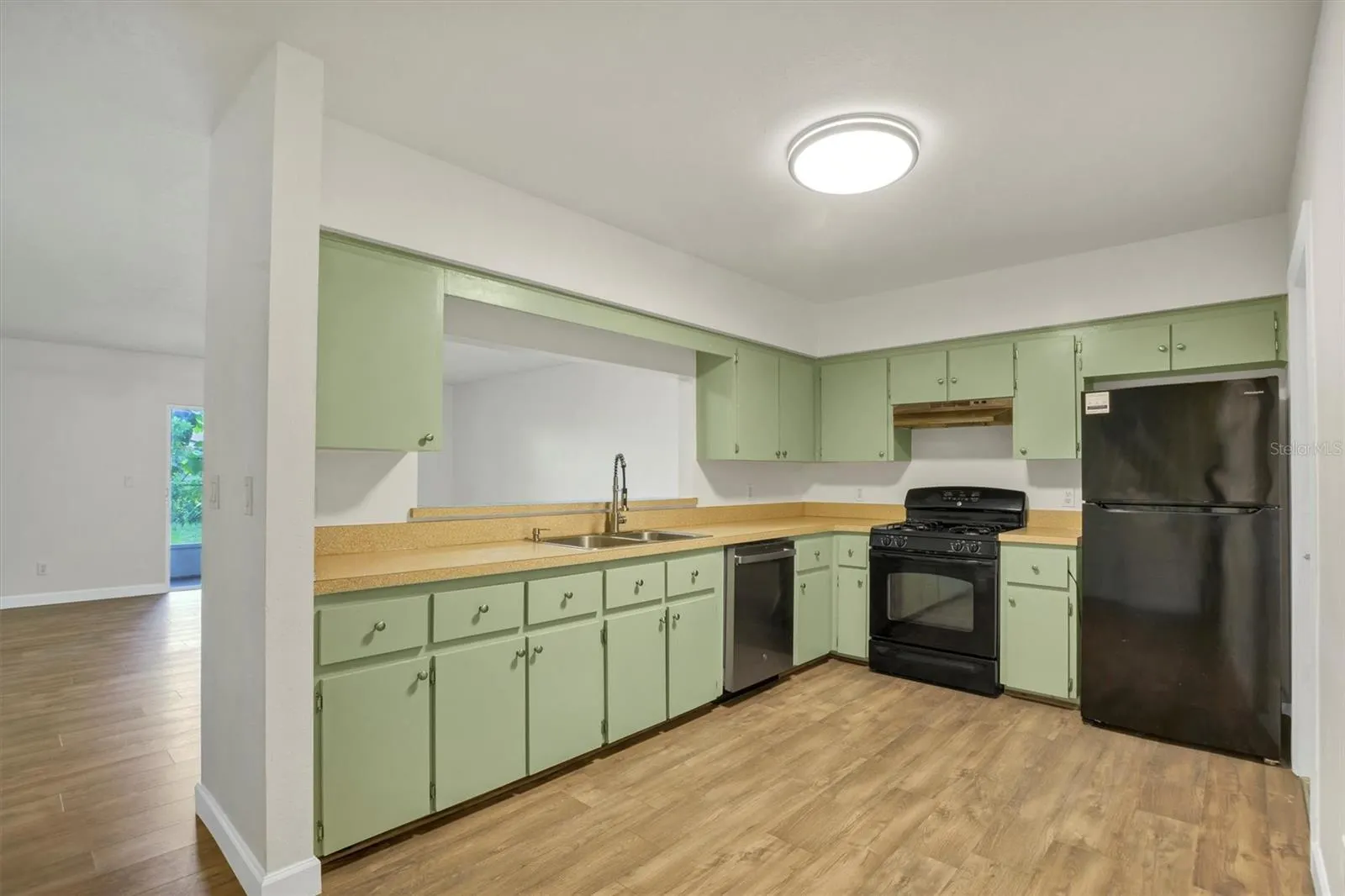 2304 ISLE ROYALE CT SE