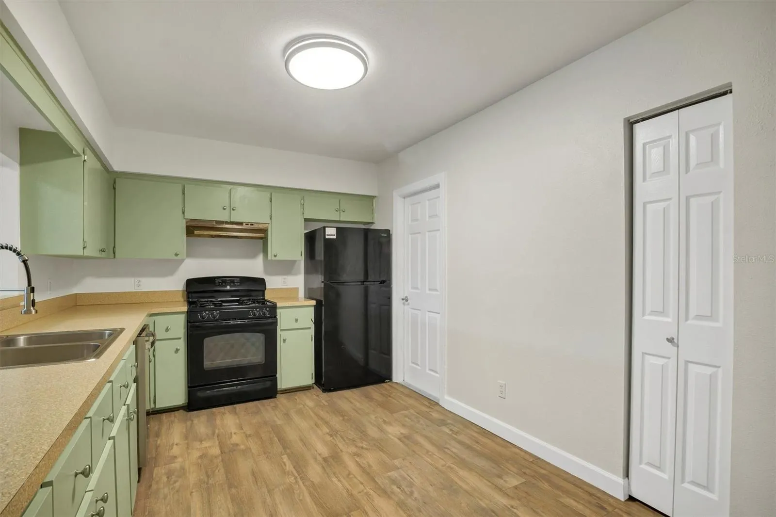 2304 ISLE ROYALE CT SE