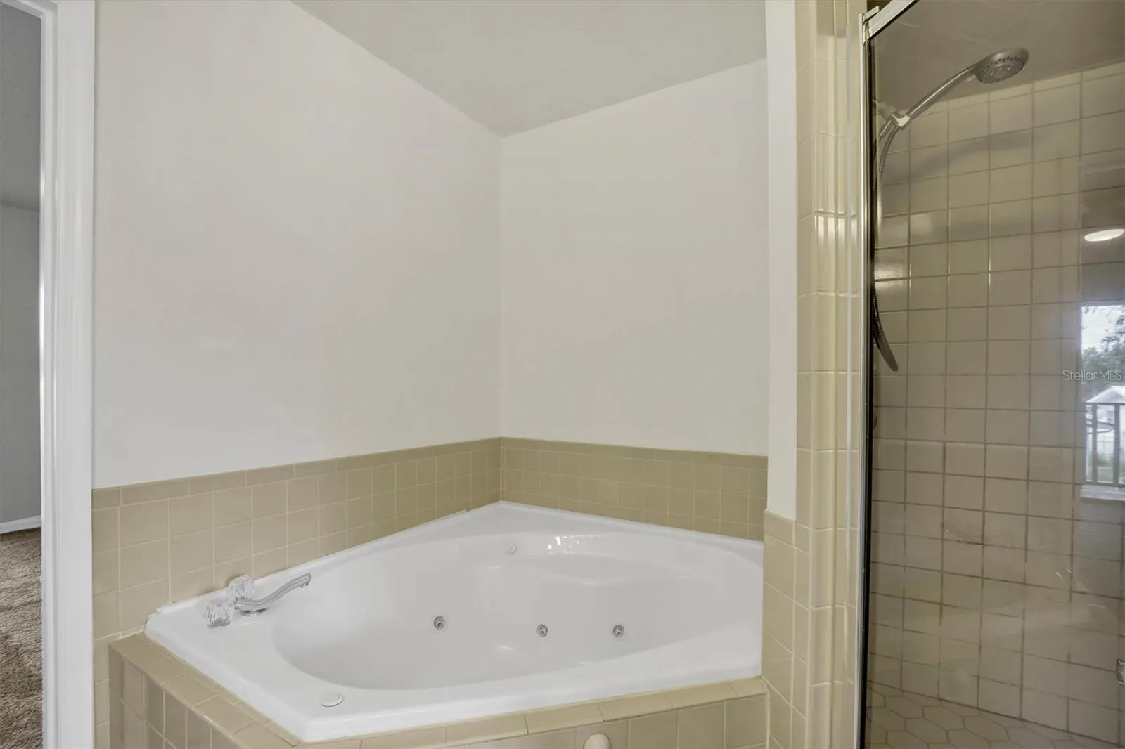 2304 ISLE ROYALE CT SE