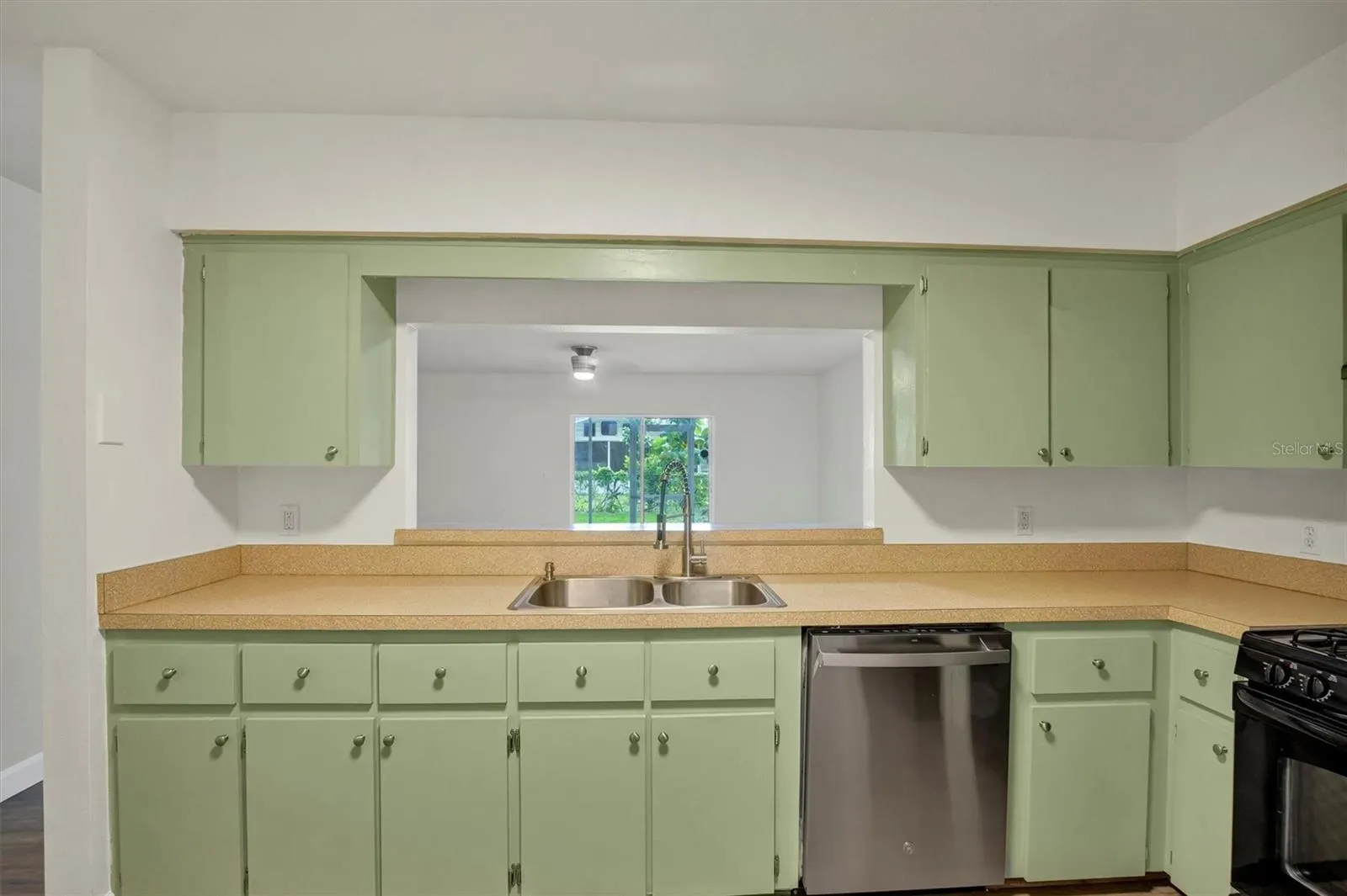 2304 ISLE ROYALE CT SE