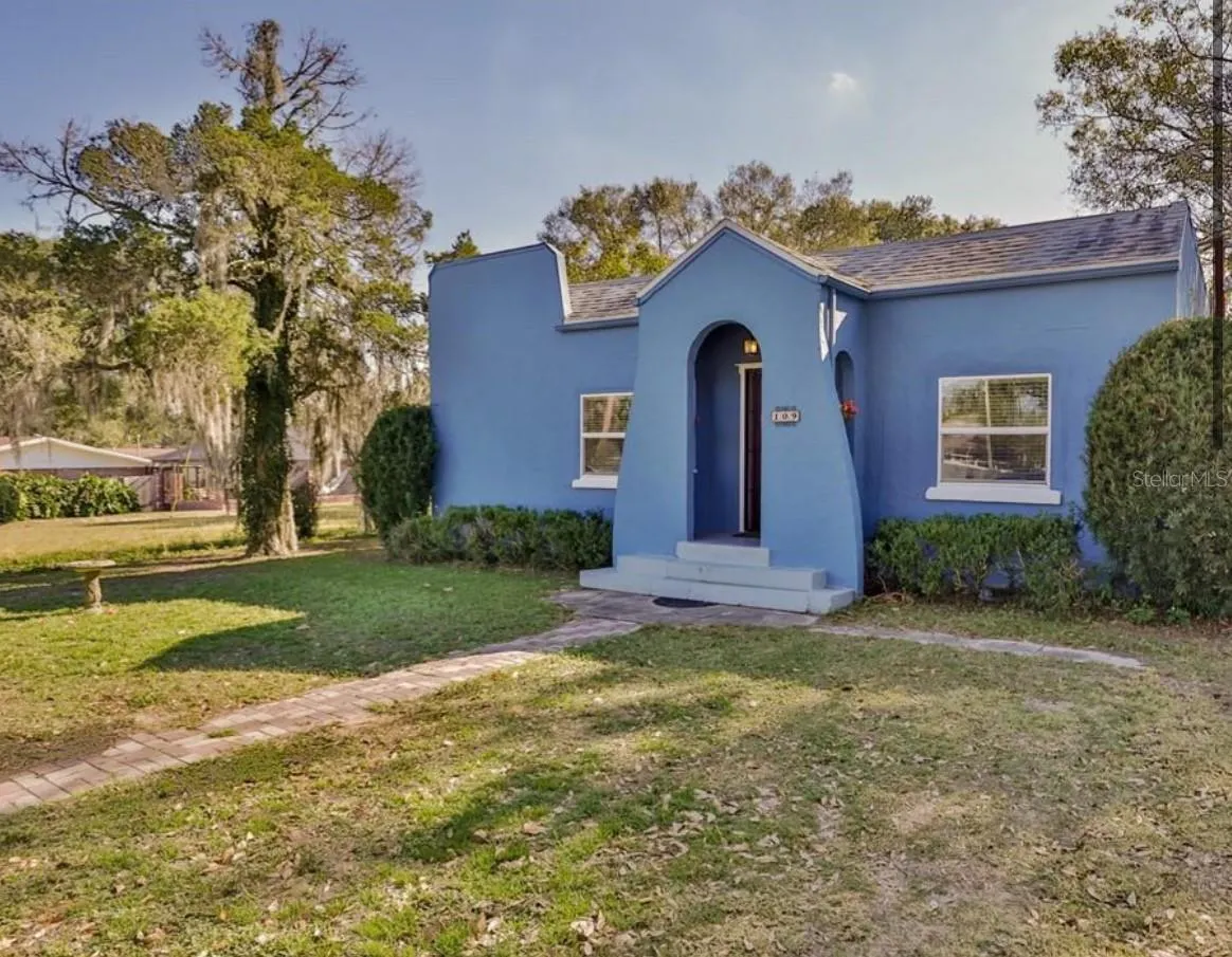 109 E MAPLE ST