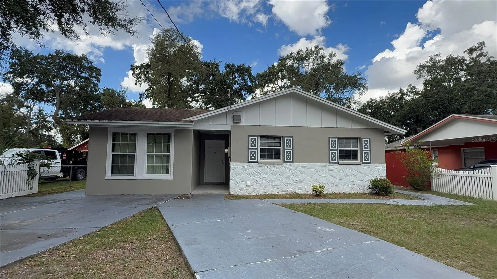 226 ROSLAND DR